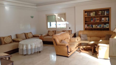 Library, Living room, Seating area