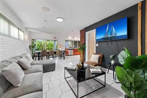 Jardins Of Eden House in Hollywood