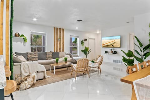 Casa Mayami Villa in Ojus