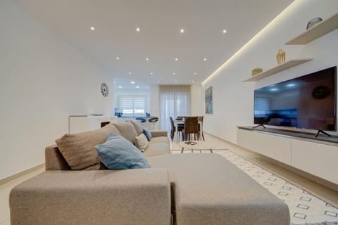 St Julians 3BR Apt Sleeps 6 Central and Stylish House in Saint Julians