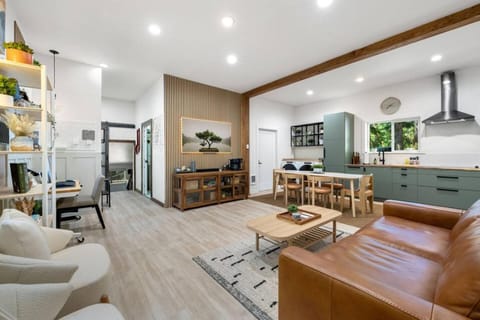 TV and multimedia, Kitchen or kitchenette, Living room, Seating area, Dining area, pet friendly