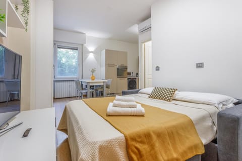 Bed, Living room, Photo of the whole room, Seating area, Dining area, Bedroom, towels