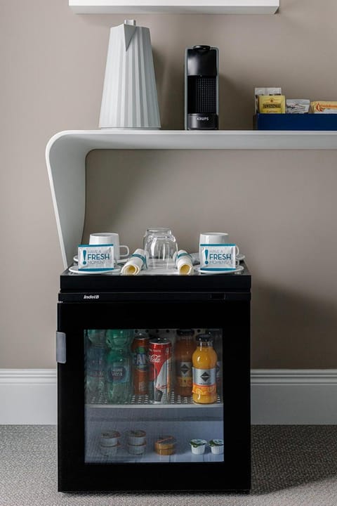 Coffee/tea facilities, minibar