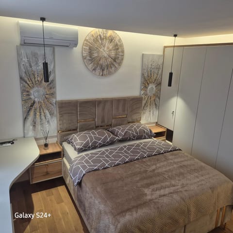 Bed, Bedroom, wardrobe