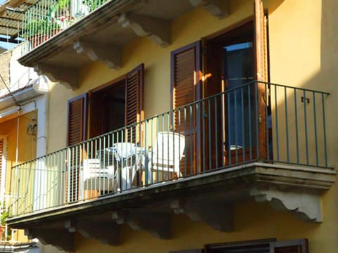 Property building, View (from property/room), Balcony/Terrace