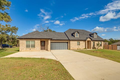 Pet-Friendly Stay Walk to Park and Lake Lewisville! Apartment in Lake Lewisville