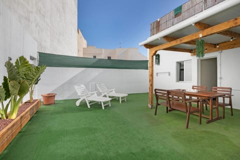 Property building, Balcony/Terrace, Living room