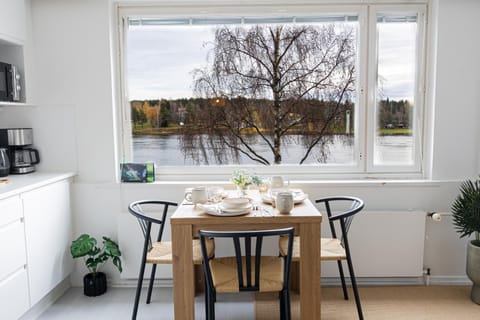 Coffee/tea facilities, Kitchen or kitchenette, Dining area