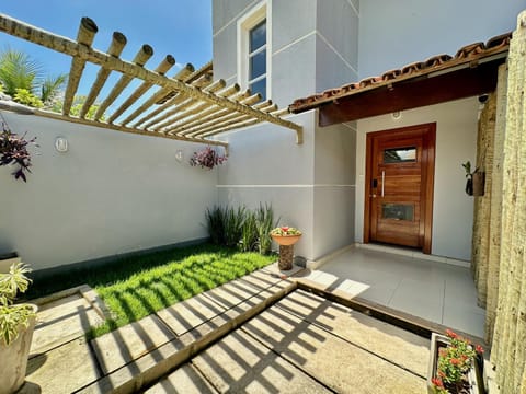 Property building, Patio, Facade/entrance, Spring, Day, Garden, Garden view, internet, internet