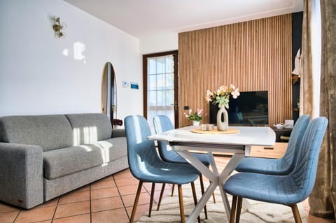 TV and multimedia, Living room, Dining area