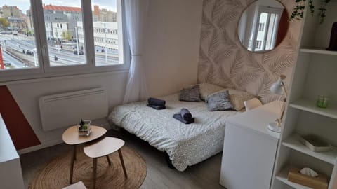 Photo of the whole room, Seating area, Bedroom