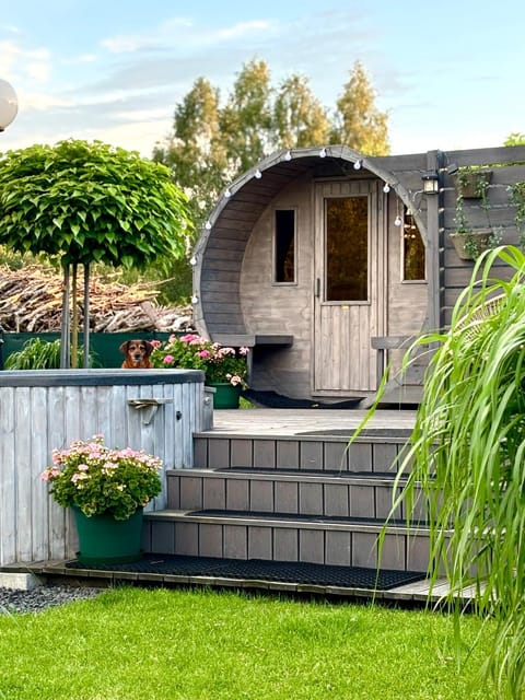 Day, Garden