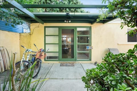 La Jolla Village Escape - Walk to Everything House in La Jolla