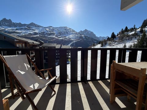 View (from property/room), Balcony/Terrace, Mountain view