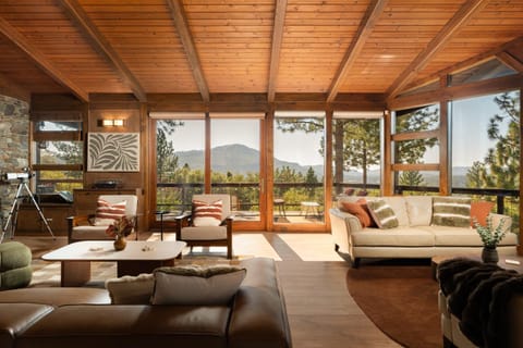 Balcony/Terrace, Living room, Seating area, Mountain view