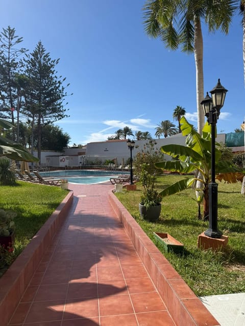 Day, Garden