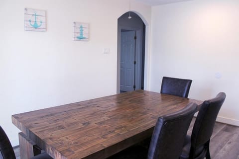 Walk to beach Galveston Getaway House in Galveston Island