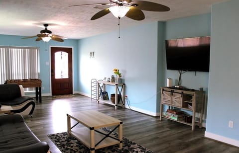 Walk to beach Galveston Getaway House in Galveston Island