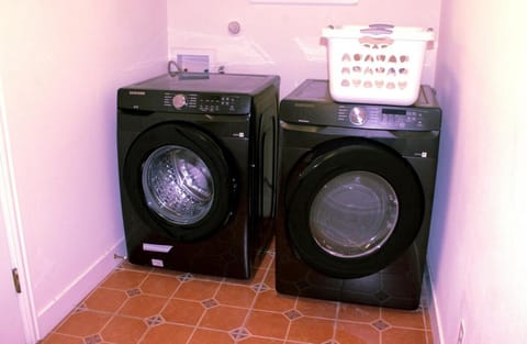 Walk to beach Galveston Getaway House in Galveston Island