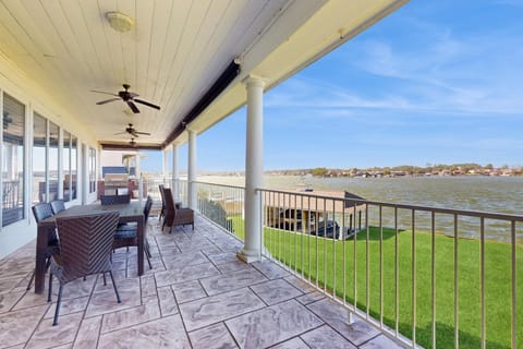 Breeze Getaway House in Lake Conroe