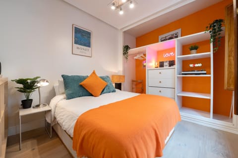 Bed, Photo of the whole room, Bedroom, wardrobe