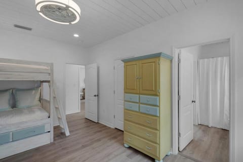 Vibe! Coastal living experience! Screened pool! House in Seagrove Beach