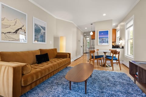 Living room, Seating area