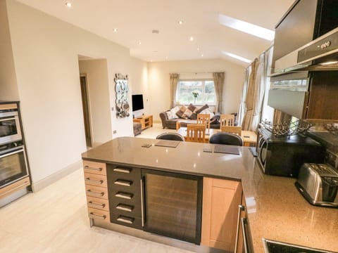 Property building, Kitchen or kitchenette, Dining area