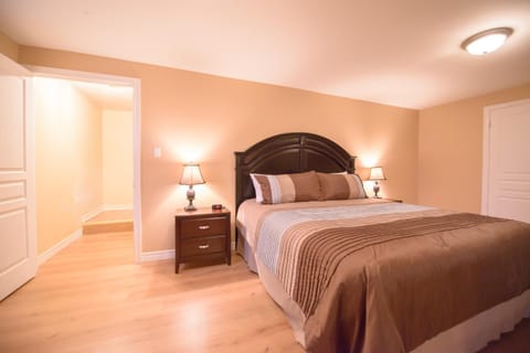 STONEHAVEN RETREAT House in Niagara Falls