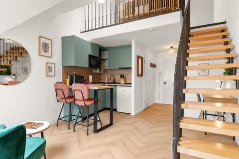 Kitchen or kitchenette, Living room, Seating area, Dining area, minibar, pet friendly, stove