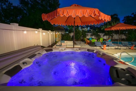 Sleeps 14 Pool Hot Tub Basketball Court House in Largo