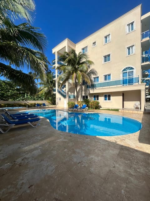 Property building, Day, Pool view, Swimming pool