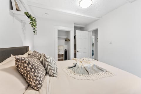 Heritage Home in Heart of City with free Parking House in Vancouver