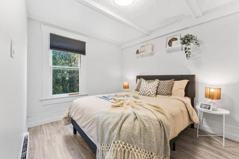 Heritage Home in Heart of City with free Parking House in Vancouver