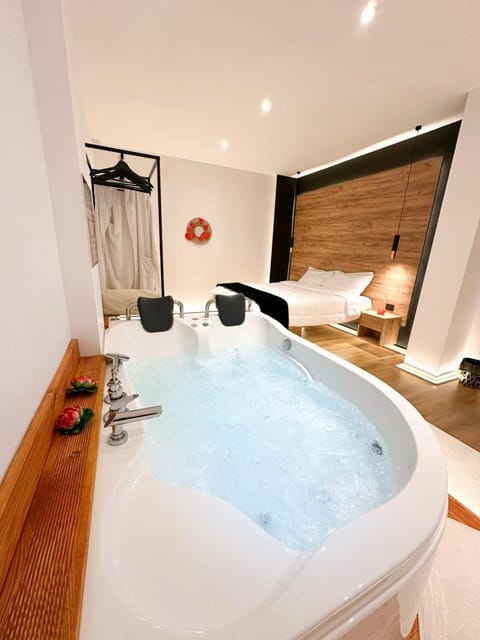 Hot Tub, Bedroom, Bath