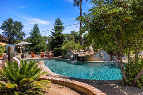 Unique Stay! Pool, Hot tub, Game Room, Views House in Russian River