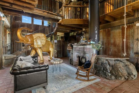 Unique Stay! Pool, Hot tub, Game Room, Views House in Russian River