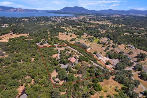 Unique Stay! Pool, Hot tub, Game Room, Views House in Russian River