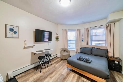 Bed, Seating area