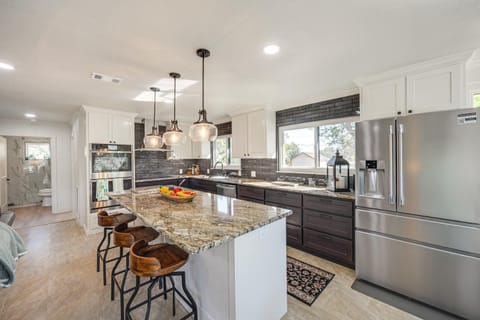 Panoramic Lake Views! Elegant Marble Falls Home House in Granite Shoals