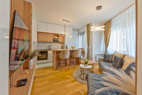 Kitchen or kitchenette, Living room, Seating area, Dining area, oven, pet friendly, stove