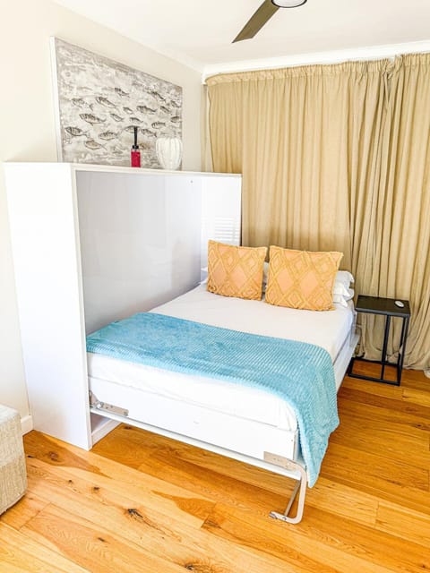 Ocean View Home, Pool, Steps to Camps Bay Beach Villa in Camps Bay