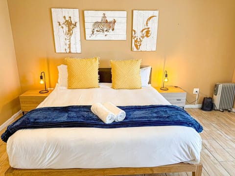 Ocean View Home, Pool, Steps to Camps Bay Beach Villa in Camps Bay