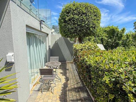 Ocean View Home, Pool, Steps to Camps Bay Beach Villa in Camps Bay