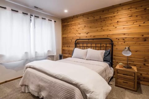 Spacious 3BD & Loft Villa - Convenient to Slopes House in Mammoth Lakes