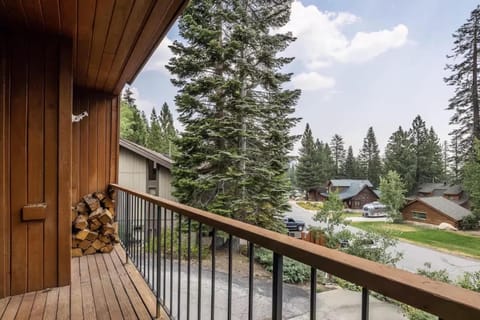 Spacious 3BD & Loft Villa - Convenient to Slopes House in Mammoth Lakes