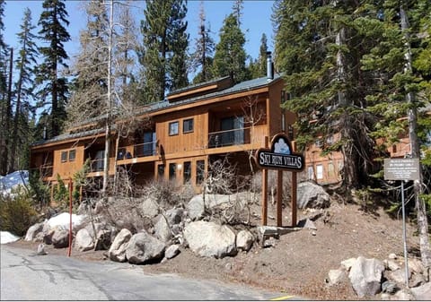 Spacious 3BD & Loft Villa - Convenient to Slopes House in Mammoth Lakes