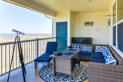 Private Beach Access Galveston Resort Condo! Apartment in Galveston Island