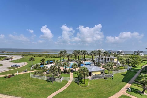 Private Beach Access Galveston Resort Condo! Apartment in Galveston Island
