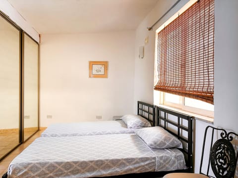 Bed, Photo of the whole room, Decorative detail, Bedroom, wardrobe